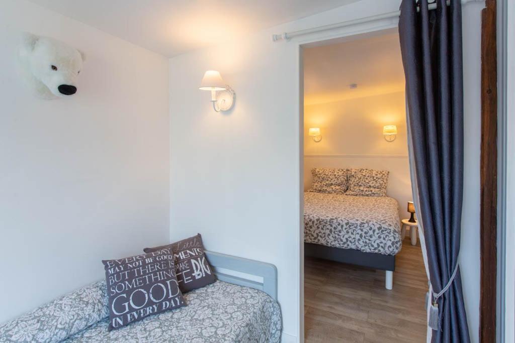 Bed and Breakfast Couette & Confitures Nojeon-en-Vexin Exterior foto