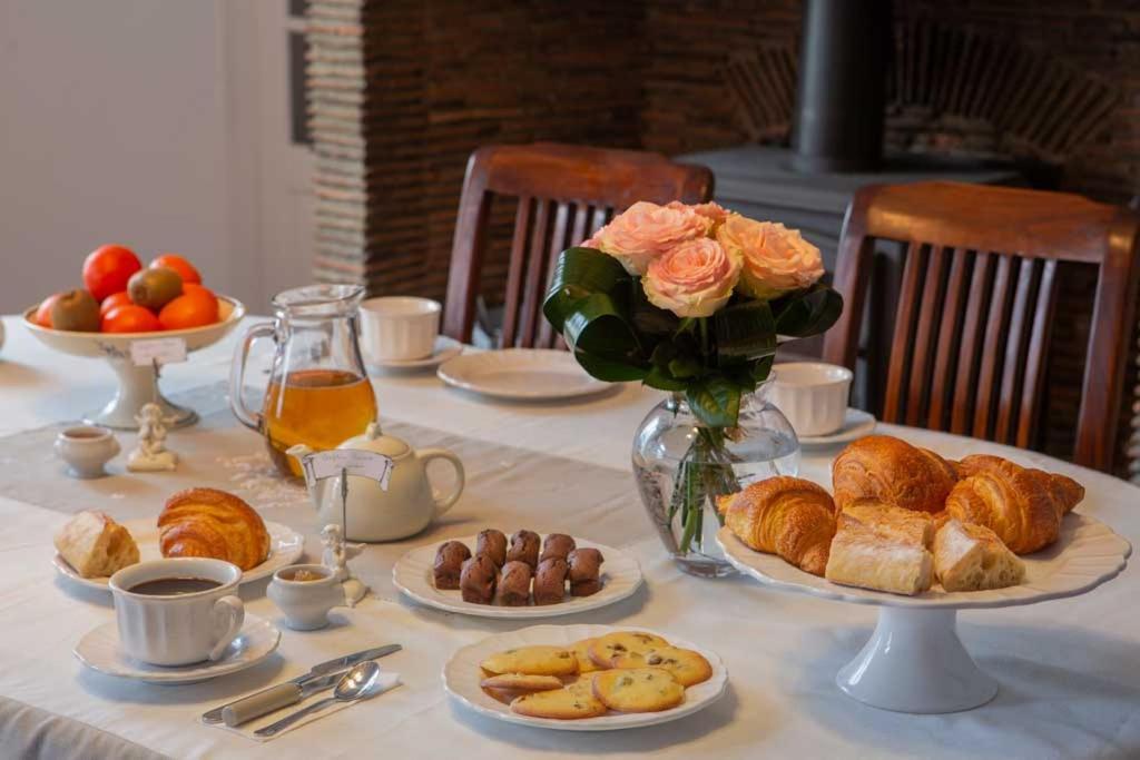 Bed and Breakfast Couette & Confitures Nojeon-en-Vexin Exterior foto
